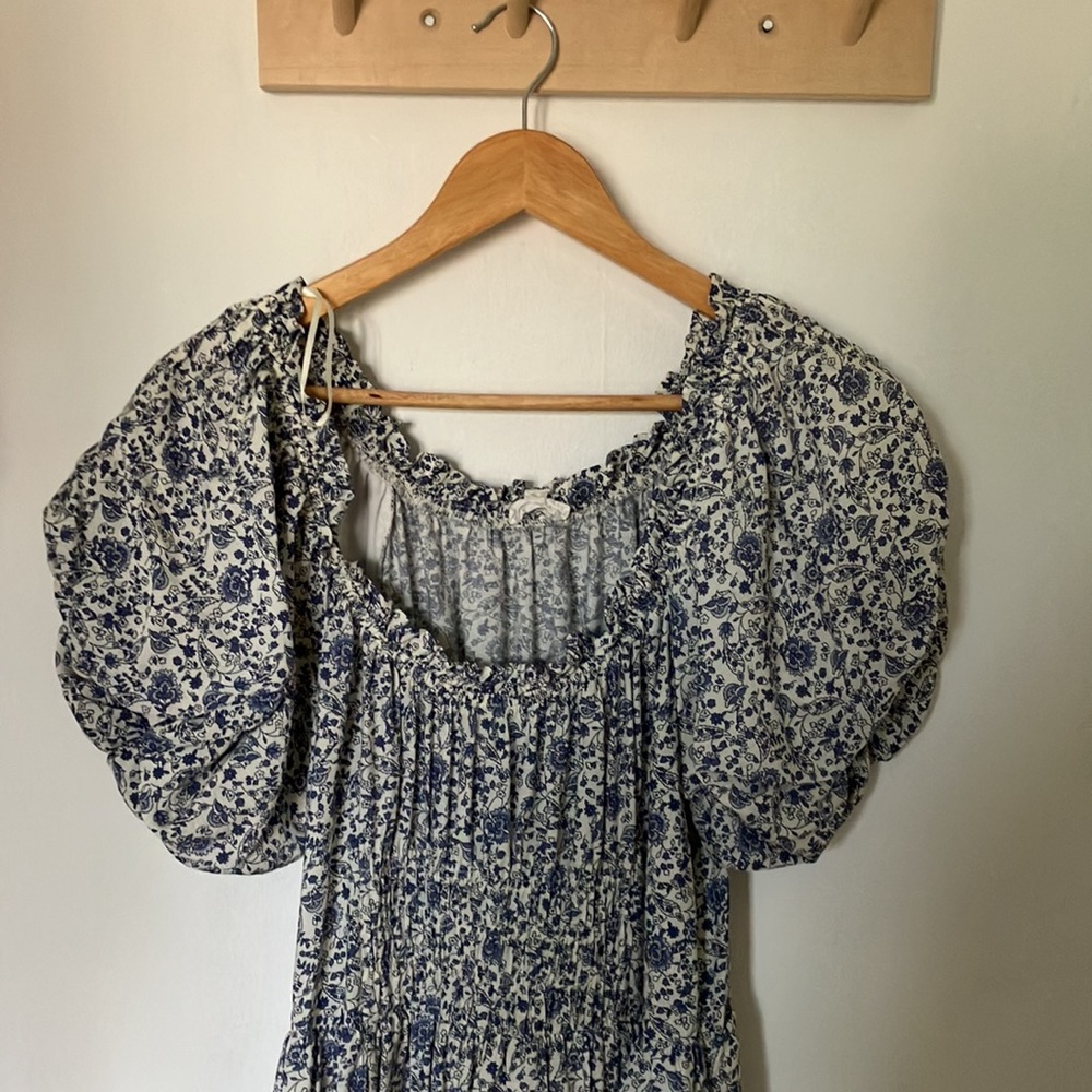 Beautiful puff sleeve prairie dress - Picture 2 of 4